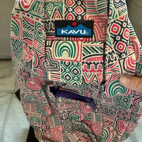 Kavu Multicolor Geometric Sling Bag - Picture 2 of 5